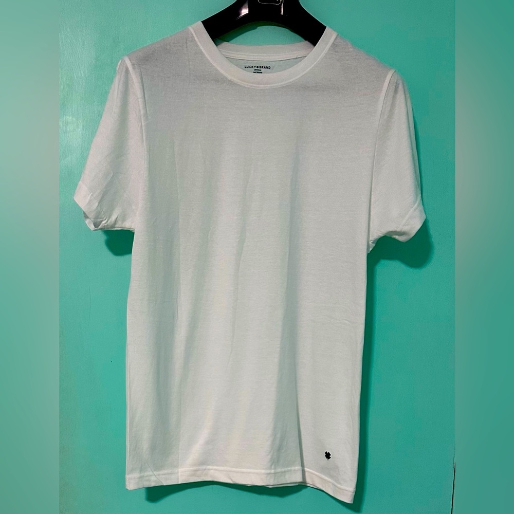 New lucky brand man T-shirts size medium 60% cotton